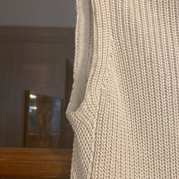 Babaton Sleeveless Turtleneck Sweater - Picture 3 of 3